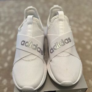 Women’s Size 6.5 Adidas Cloudfoam Comfort Shoes. Slip on style.